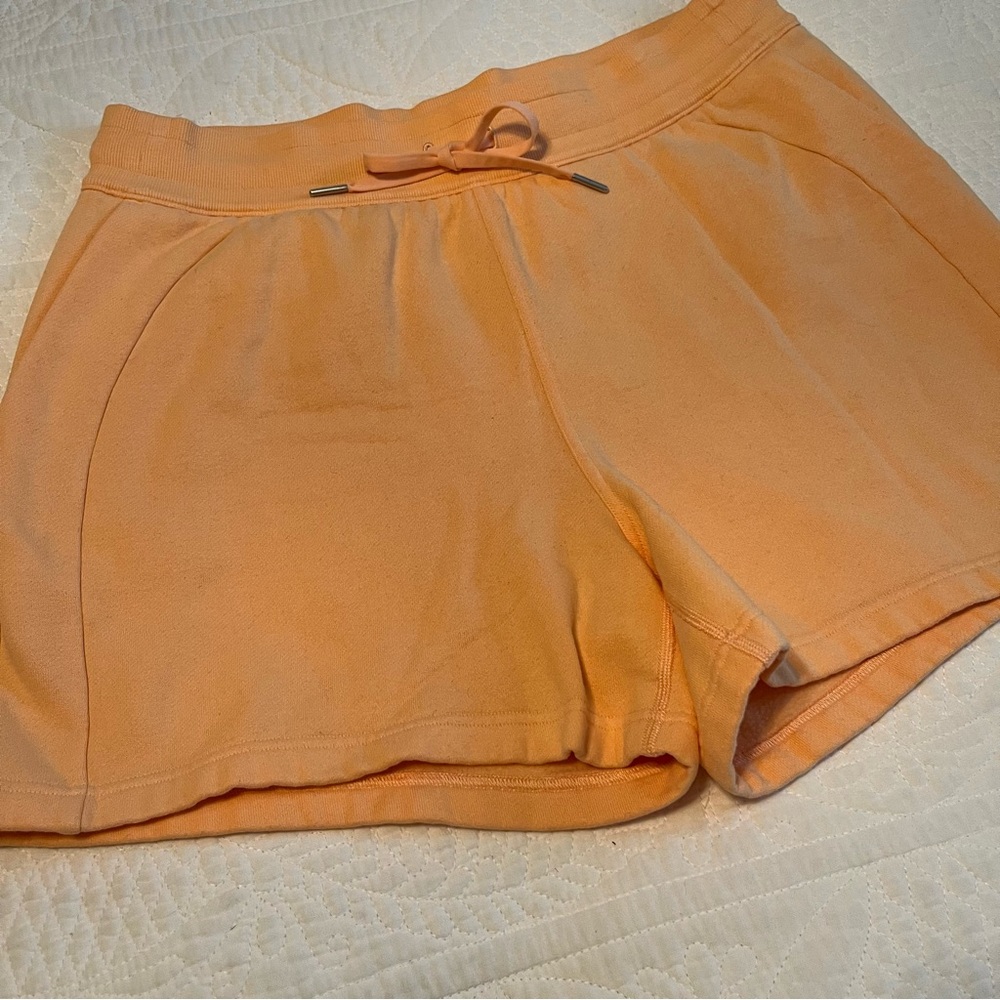 LULULEMON Scuba High-Rise Short 5". Peach Bellini.
Size 14 - Picture 3 of 6